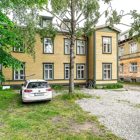 Apartment Center 2 Bed Flat With Free Parking *