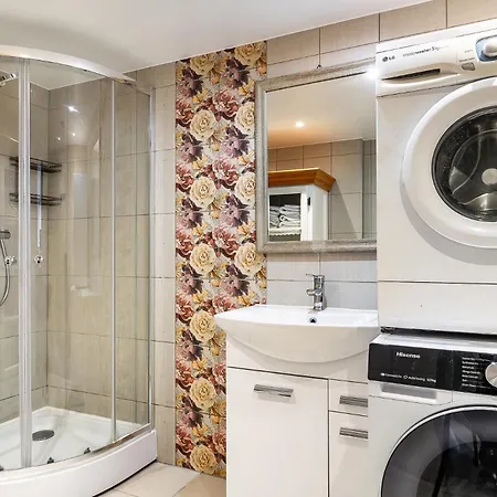 Korter Center 2 Bed Flat With Free Parking Tallinn