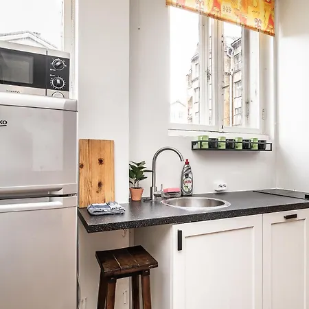 Center 2 Bed Flat With Free Parking Tallinn